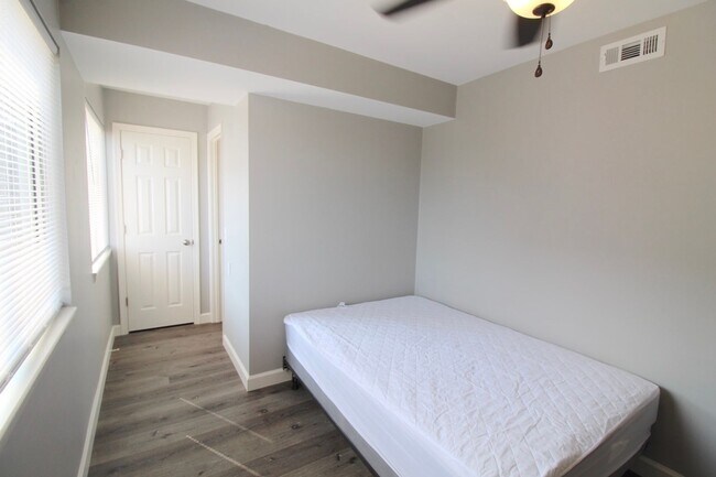 Building Photo - 1380 Hunters Rd