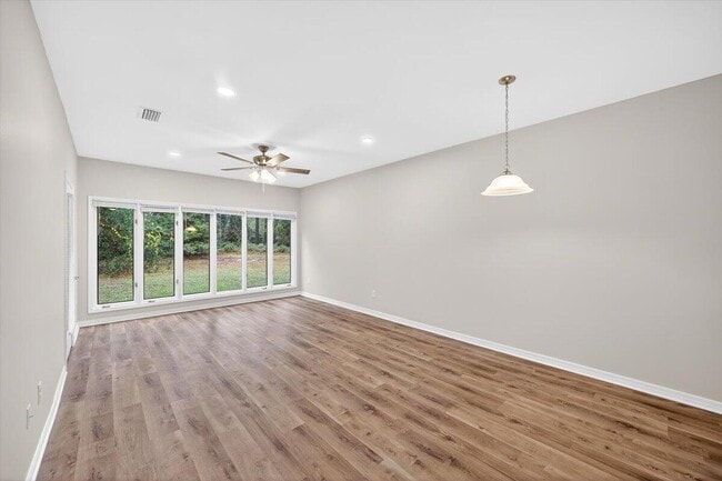 Building Photo - 1940 Bluewater Blvd