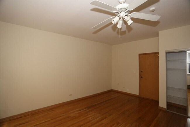 Building Photo - 640 W Barry Ave