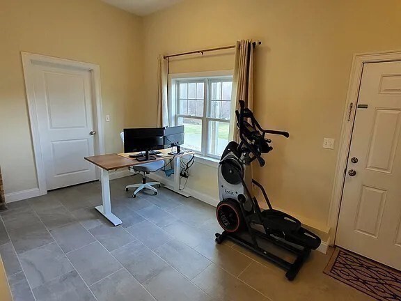 Building Photo - 9 Commodore Way