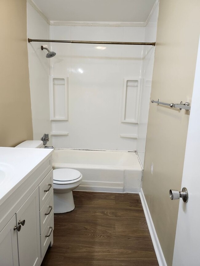 Building Photo - 827 Darryl Ln