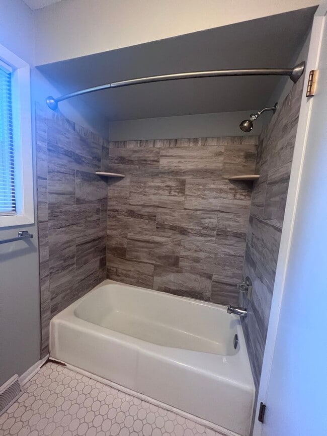 Building Photo - Four Bedroom Single Family Home in Forest ...