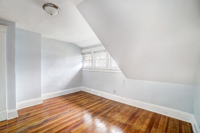 Building Photo - Newly renovated 2bed/1bath
