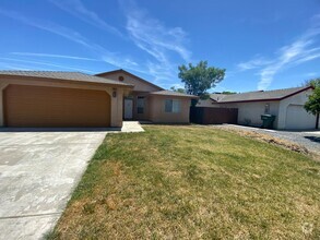 Building Photo - Cozy Home for rent in Hanford