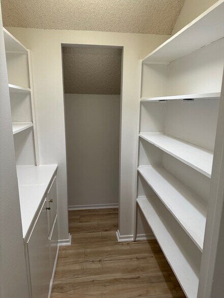 Walk In Closet - 11344 Baird Ave