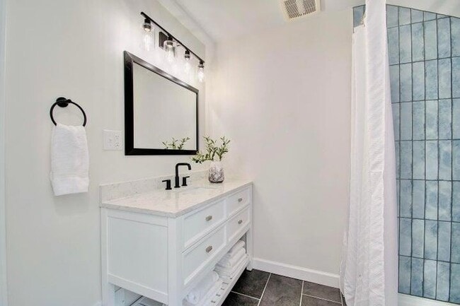 Building Photo - 797 Highland Ave