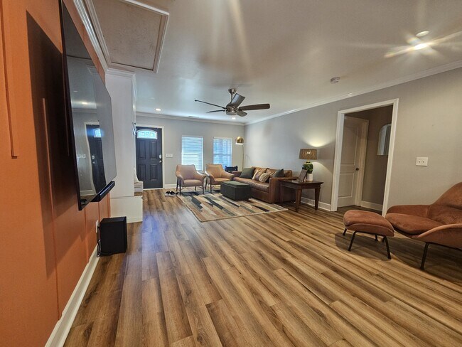 Building Photo - 2737 Celia Ave