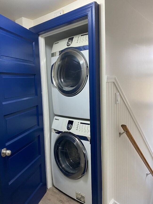 Building Photo - 192 Sheridan