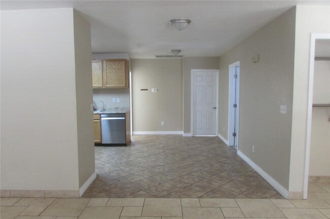 Building Photo - 548 Ramar Rd