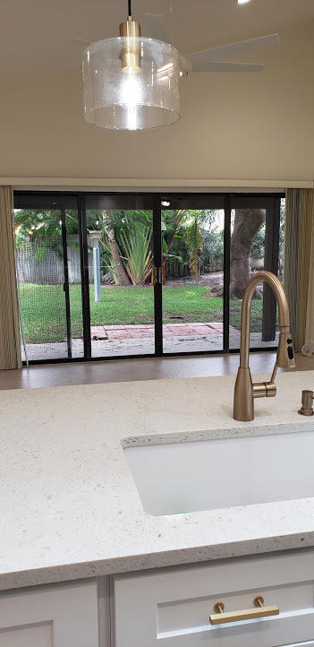 Building Photo - 541 NE 47th St