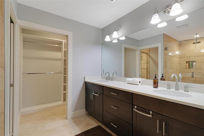 Building Photo - 3801 Laurel Ledge Ln