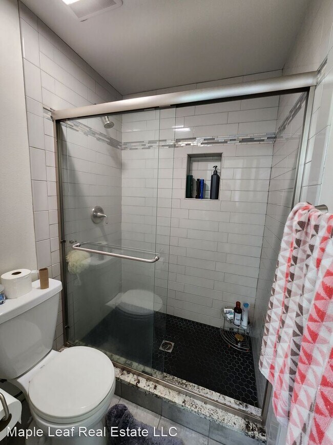 Building Photo - 5 br, 3.5 bath House - 10108 186th CT NE