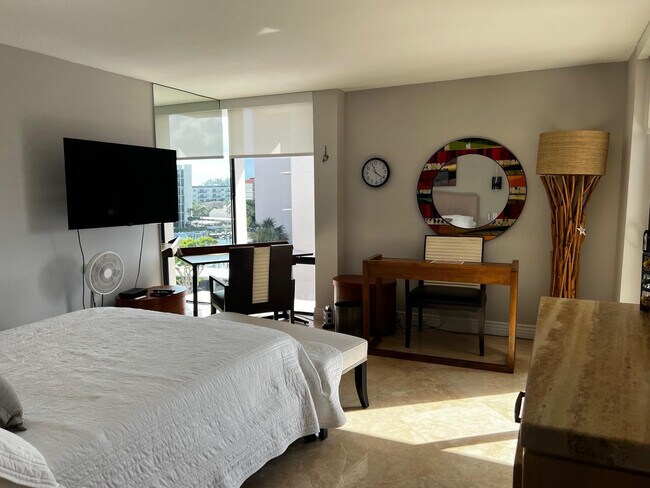 Building Photo - 2701 N Ocean Blvd