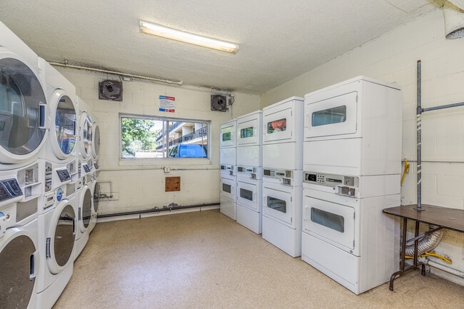 Building Photo - 1476 Creekside Dr