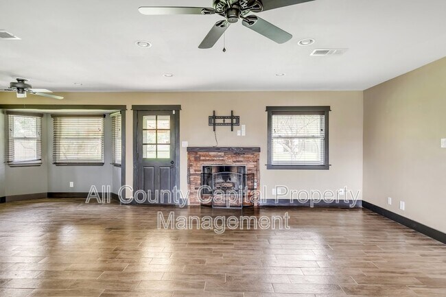 Building Photo - 112 W Mimosa Cir