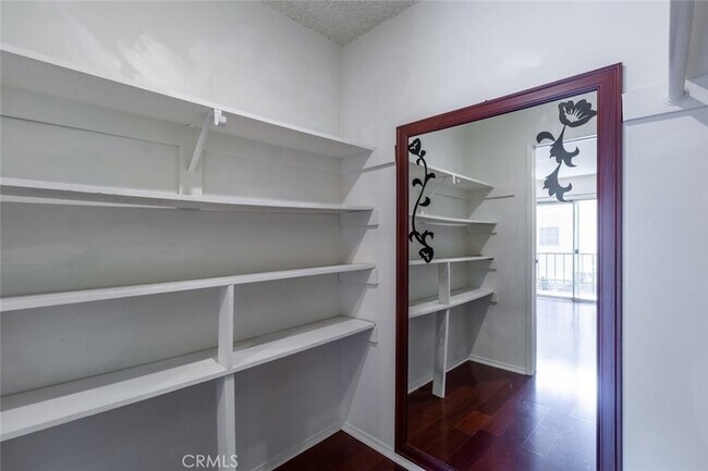 Building Photo - 15344 Weddington St