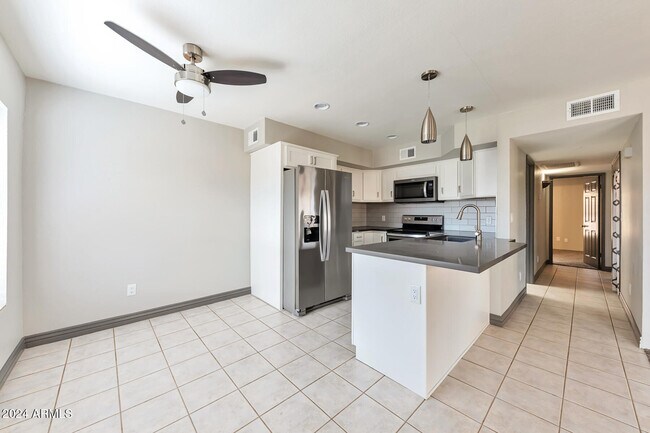 Building Photo - 14849 N Kings Way