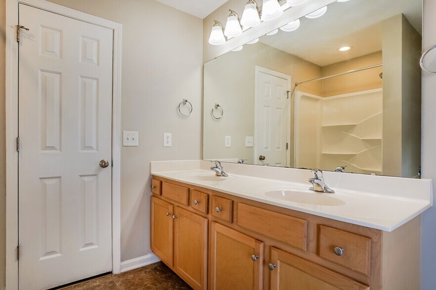 Building Photo - 343 Victor Ct