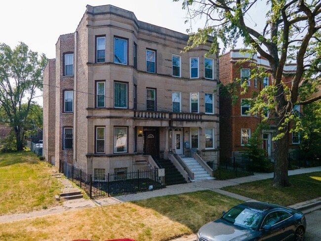Building Photo - 6136 S Ingleside Ave