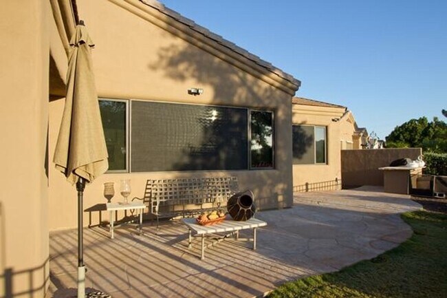 Building Photo - On GOLF COURSE LOT - 3 Bed/3Bath GATED Com...