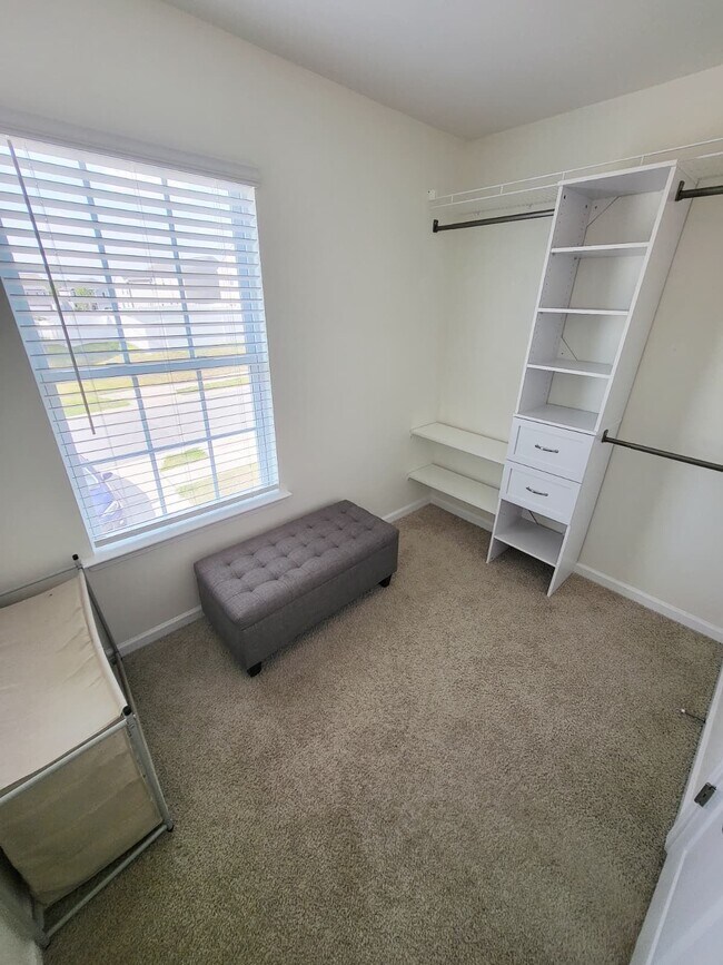 Building Photo - 597 Bloomover St