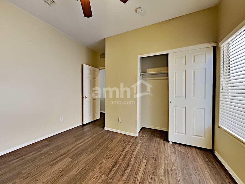 Building Photo - 6653 S Stratosphere Ln