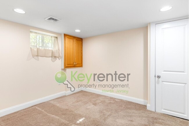 Building Photo - Beautiful 4-Bedroom Home with Fenced Yard ...