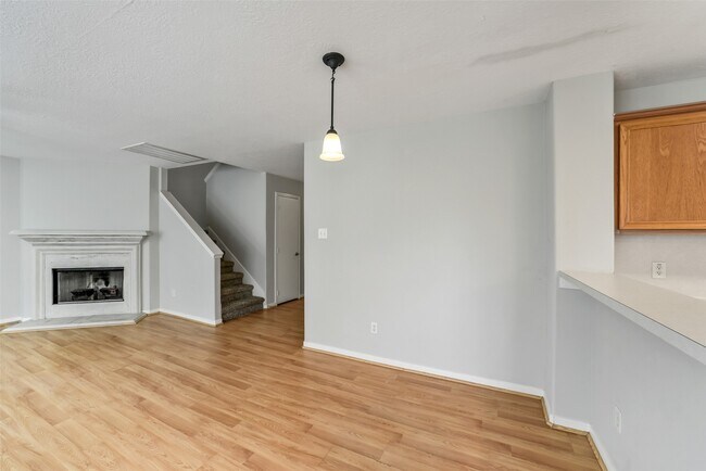 Building Photo - 3231 Stoneydale Ln