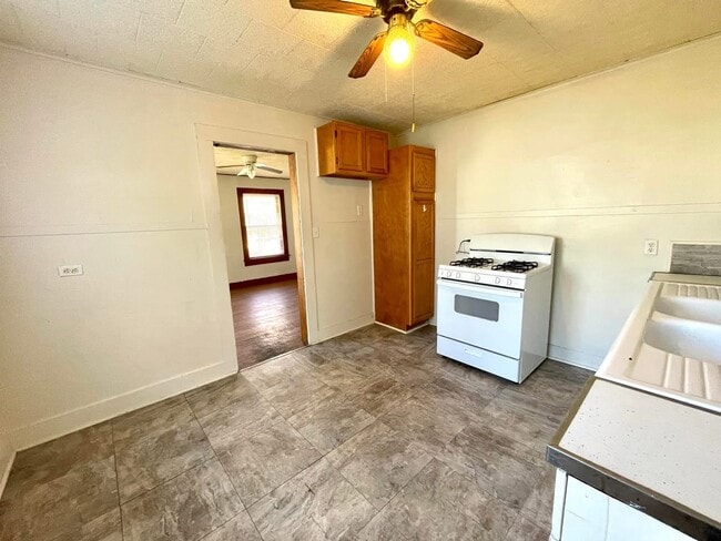 Building Photo - 714 6th Ave NW