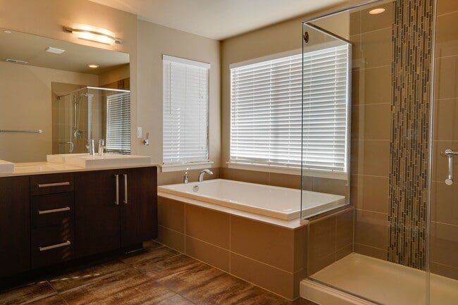 Building Photo - Luxury Oakleigh MainVue Home
