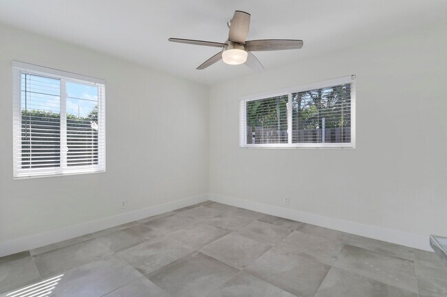 Building Photo - 636 Eastwind Dr