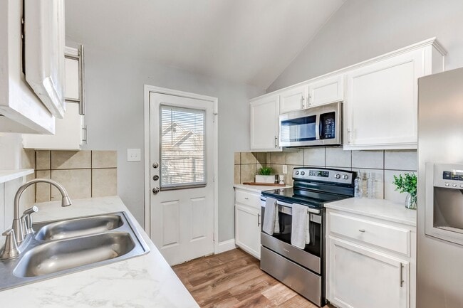 Building Photo - 2930 Saulsbury Dr