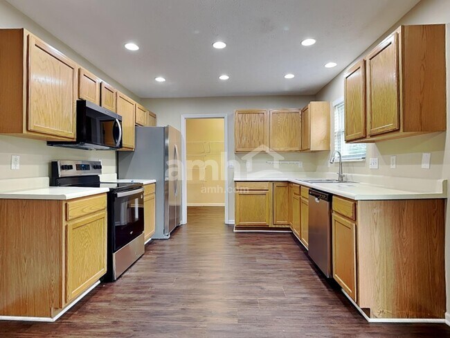 Building Photo - 3455 Lakebrook Ct