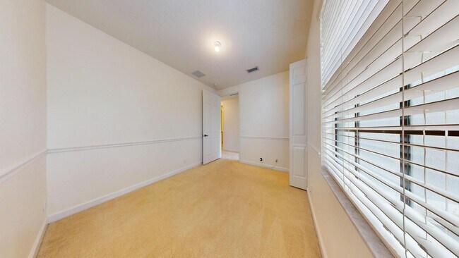 Building Photo - 235 Chrystie Cir