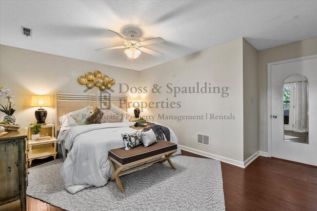 Building Photo - 1480 Spring Hill Cir