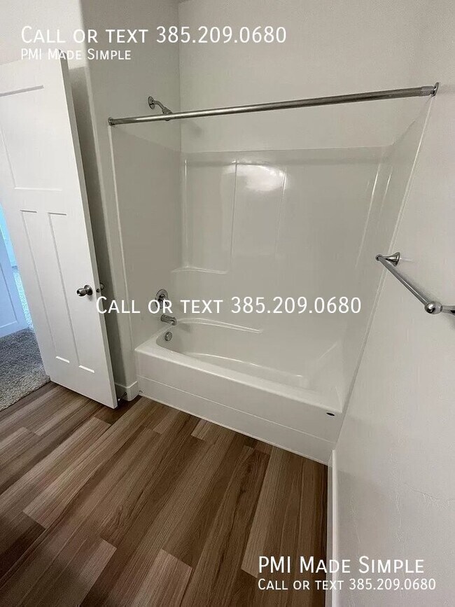 Building Photo - 1834 W Newcastle Ln