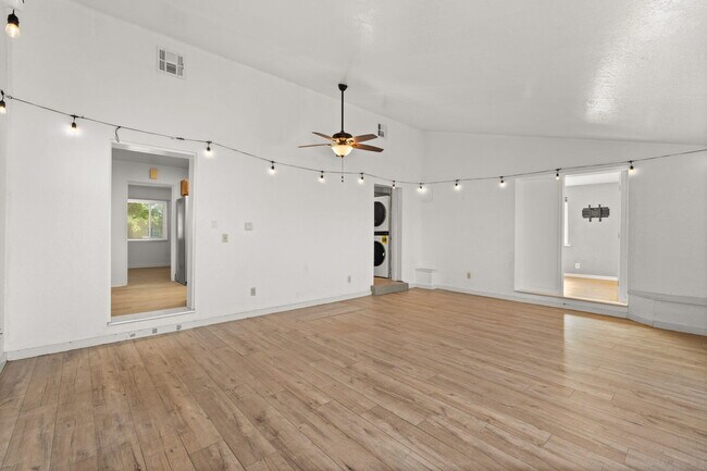 Building Photo - 136 Velarde Rd NW
