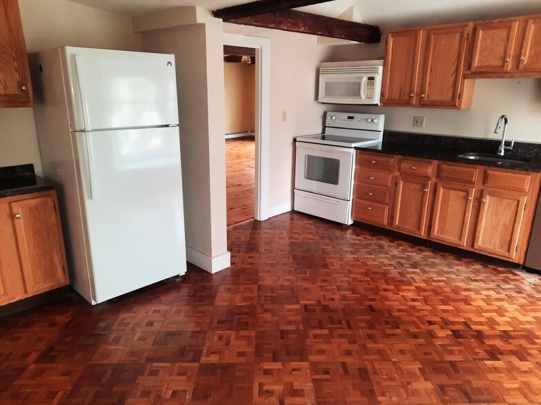 Building Photo - 58 Main St