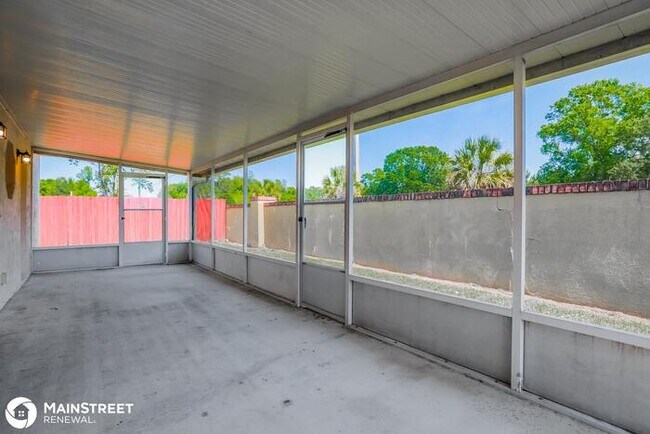 Building Photo - 7163 Overland Park Blvd E, Jacksonville, F...