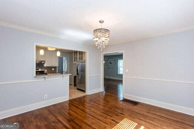 Building Photo - 2050 Mercer Ave