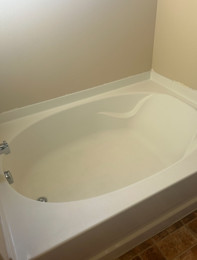 Building Photo - Modern Three Bedroom Townhouse