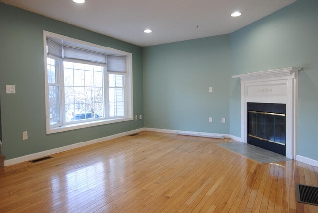 Building Photo - 65 Georgetown Dr