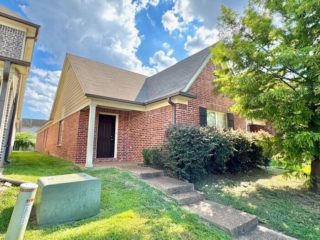 Building Photo - Move In Special! Check Out This 3 Bedroom ...