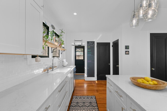 Building Photo - 37 Harmon St