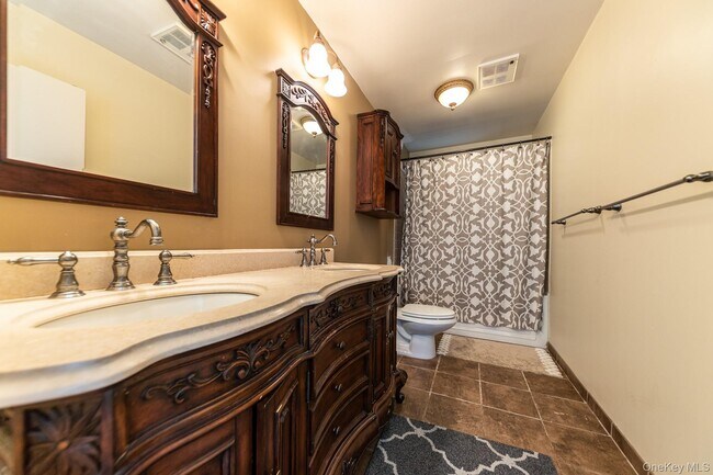 Building Photo - 100 W Broadway