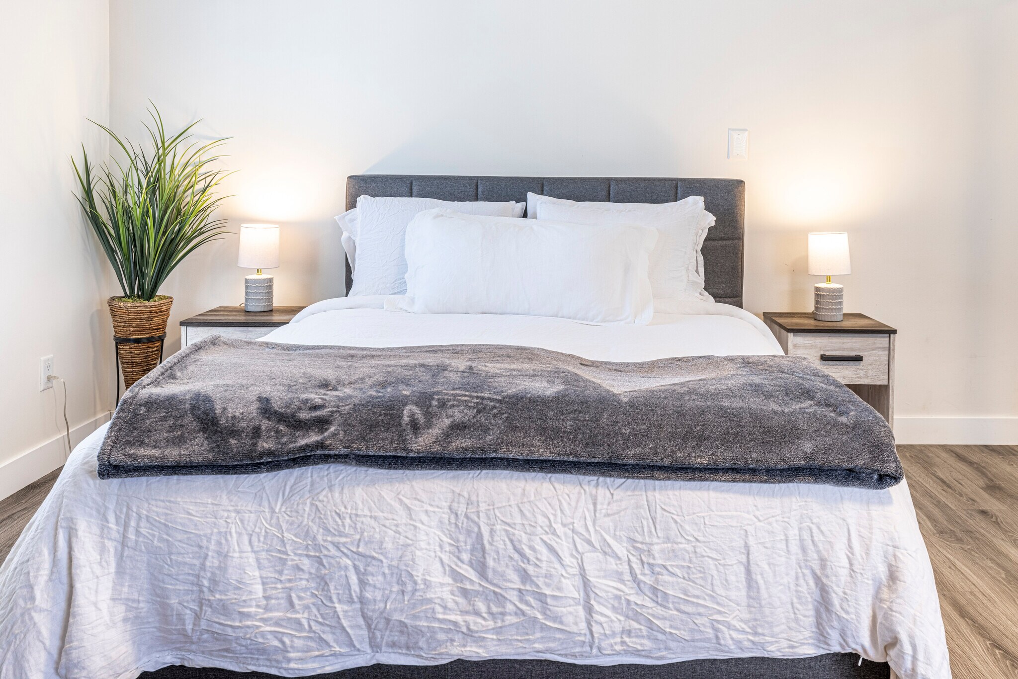 Building Photo - 8143 Hinds Ave