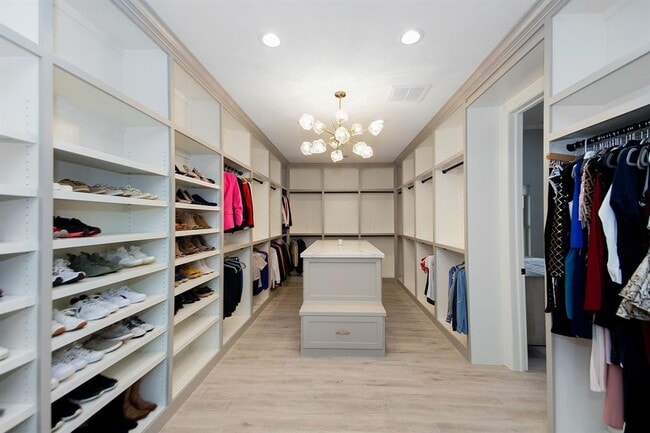 Building Photo - 1000 Bolivar Point Ln