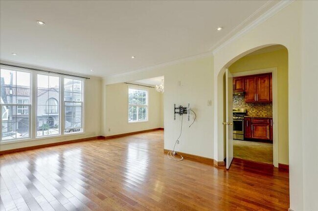 Building Photo - 3 bedroom in San Francisco CA 94122
