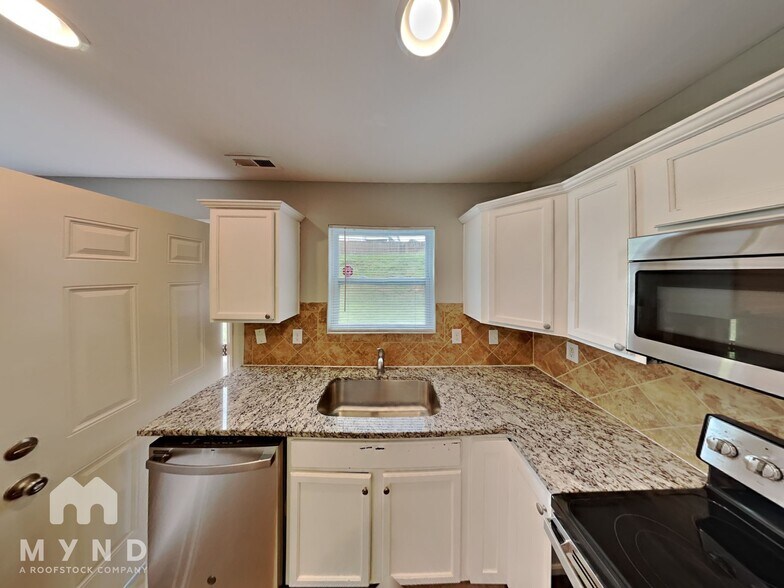 Building Photo - 6108 Fazenda Drive