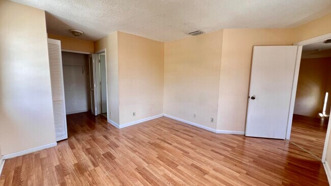 Building Photo - 13982 Morning Glory Dr